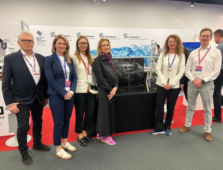Reprezentacja-Sieci-Badawczej-Lukasiewicz-na-H2POLAND-1200x914_1745731299