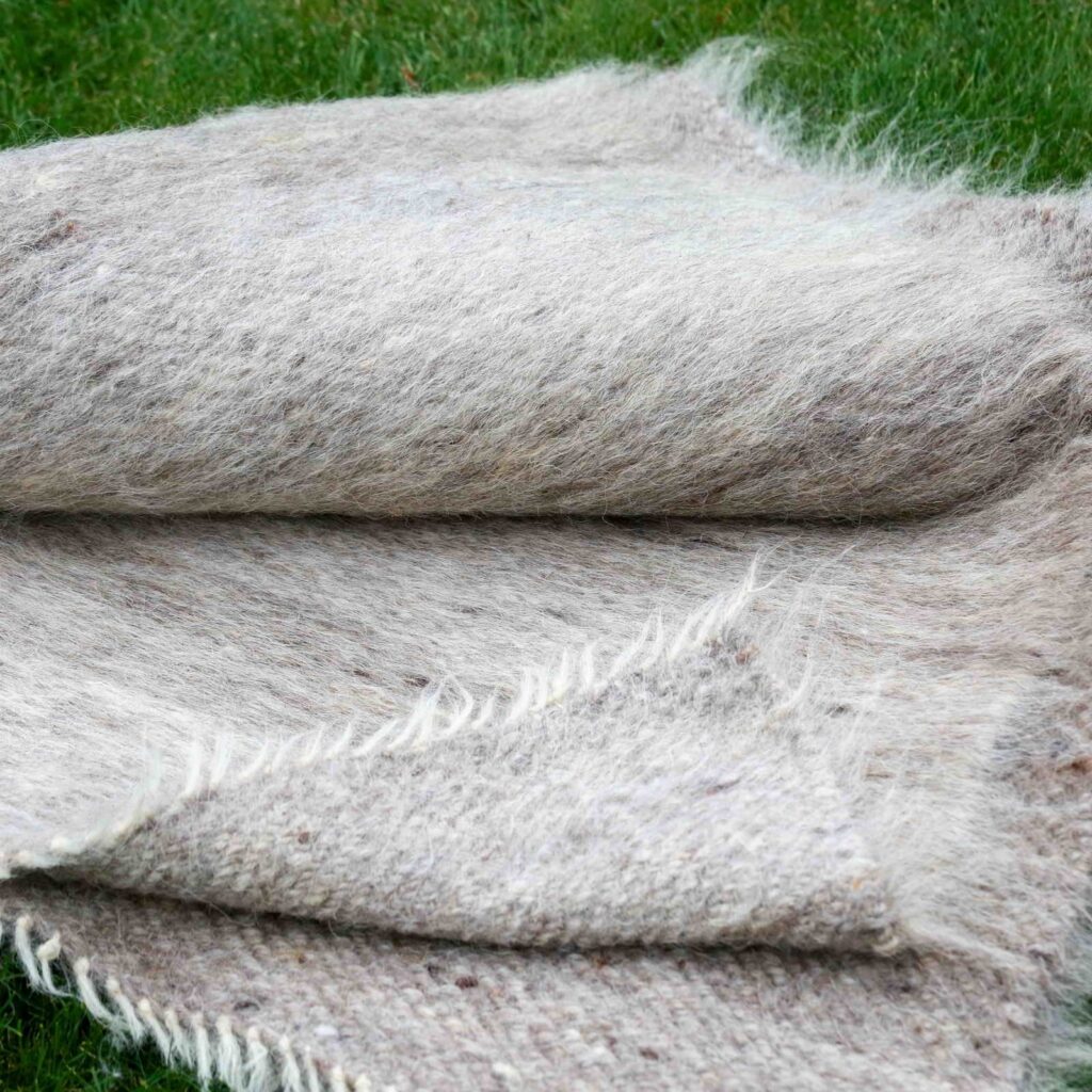hand-woven-wool-thick-blanket-for-historical-reenactment-KOCR-18hand-woven-wool-_1745698053