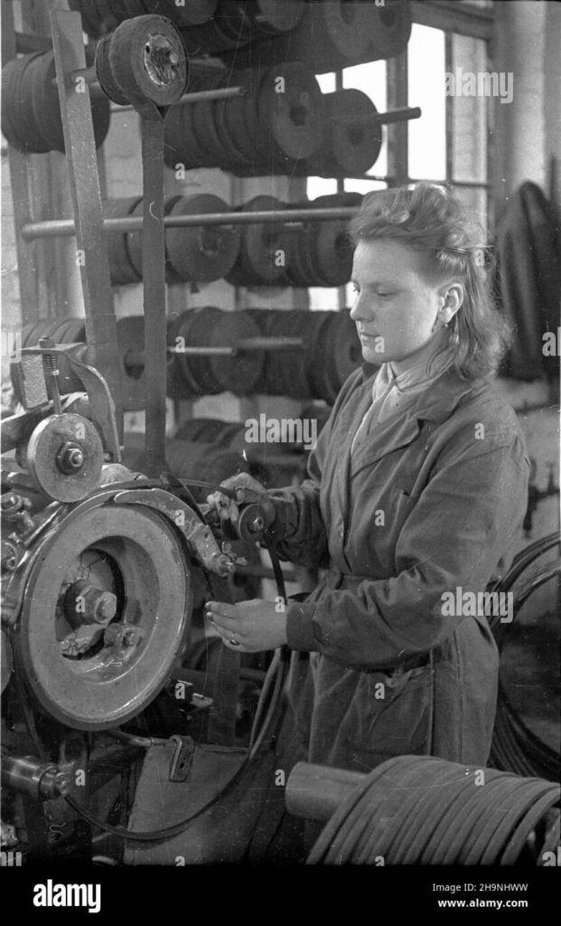 pozna-1948-12-fabryka-opon-stomil-pozna-jedyna-w-polsce-fabryka-oponiarska-produ_1745688943