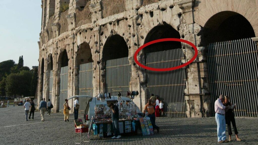 Amerykaski_turysta_ranny_podczas_skoku_przez_ogrodzenie_Koloseum_1746380133