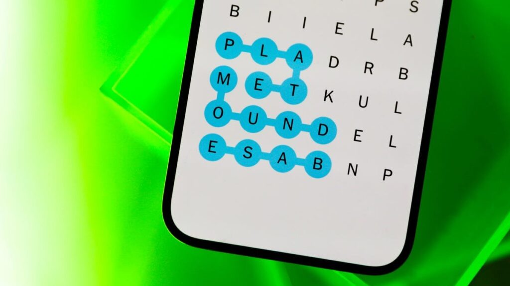 nyt-new-york-times-strands-2043_1746423447