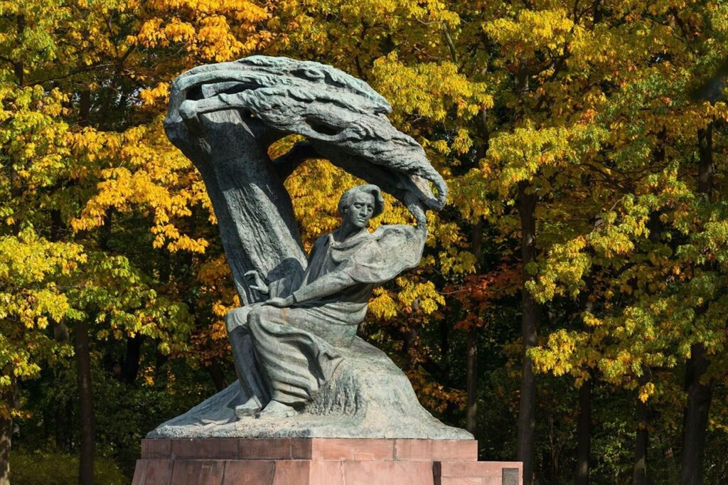 pomnik-chopina-lazienki-krolewskie-fot-arkadiusz-ziolek-en_01400049_0012-s_1746821271