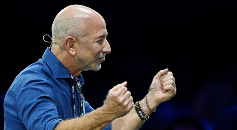 Amazon_planuje_zastąpić_600_tys__pracowników_robot