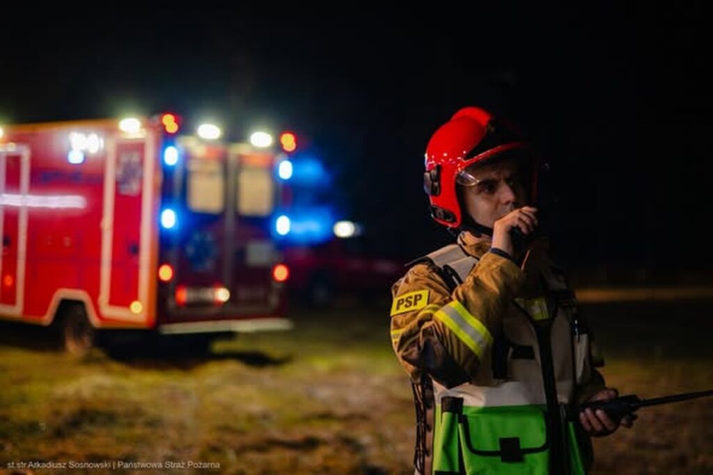 Duży_pożar_hali_produkcyjnej_w_Rusocinie__Droga_kr