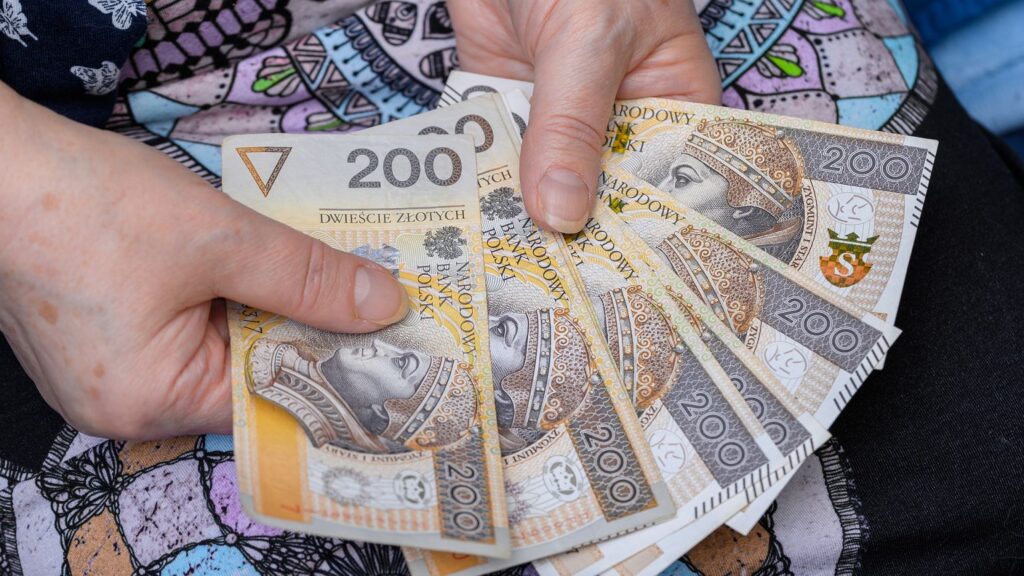 Podwyżka_emerytur_2026__zyski_i_ryzyka_dla_senioró