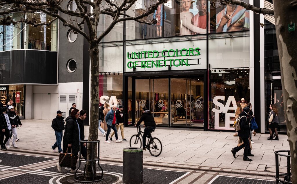 Zmiany_na_rynku_mody__Kubota_i_inne_ikony_lat_90__