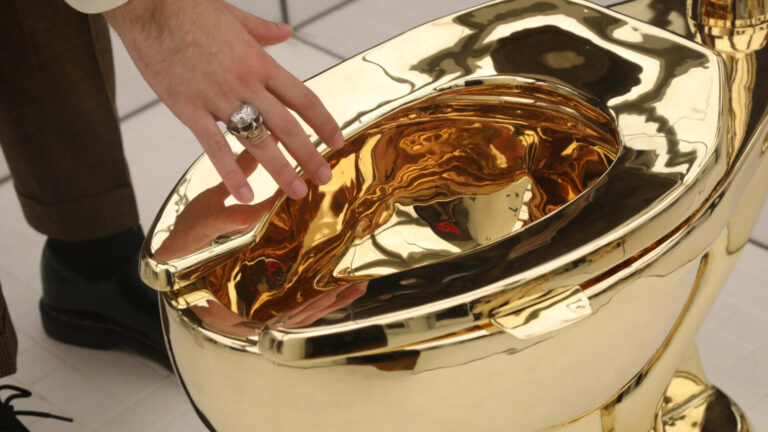 Z?ota muszla klozetowa