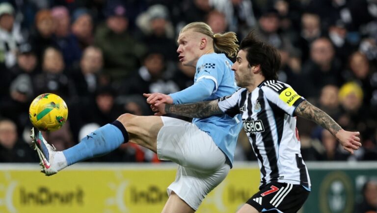 Manchester City – Newcastle United dziś o 21:00. Gdzie oglądać półfinał Pucharu Ligi za darmo?