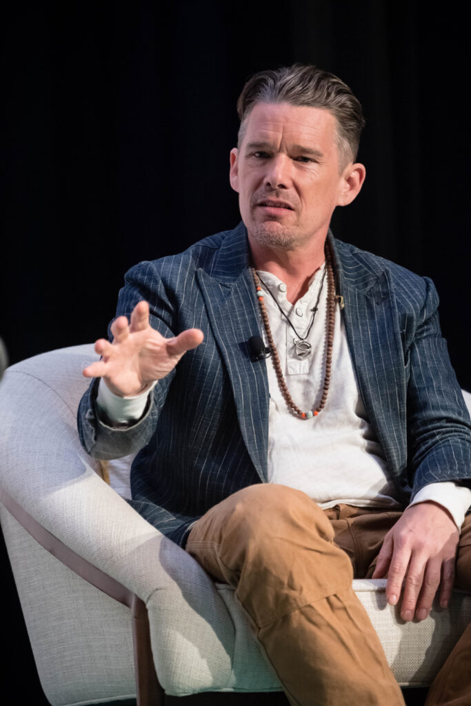 Ethan Hawke w roli Lorenza Harta w filmie "Blue Moon" - nowa produkcja Richarda Linklatera