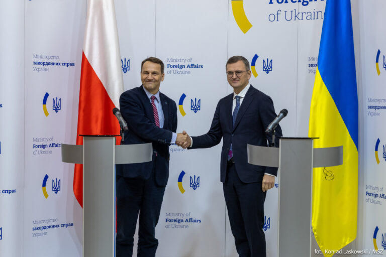 Sikorski ostro o Trumpie na konferencji w Monachium: "Nie mam portretu Putina w domu"