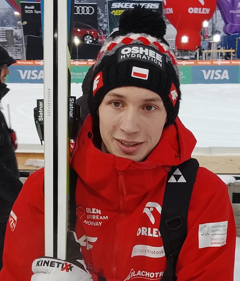 Skoki narciarskie dziś o 19:00 - Tomasiak i Wąsek walczą o trzeci medal Polski na ZIO 2026