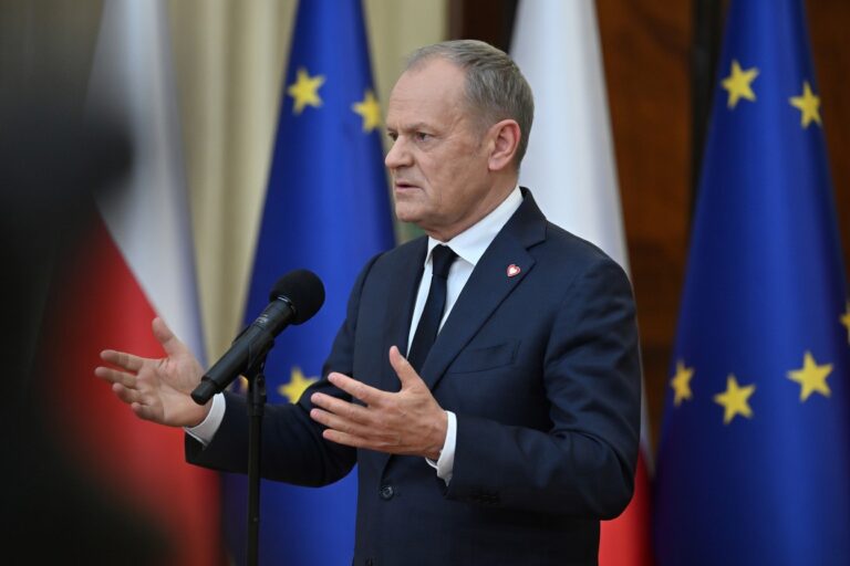 KE chce płacić Polsce już w kwietniu. Tusk: "SAFE to nie Bruksela, a Warszawa"