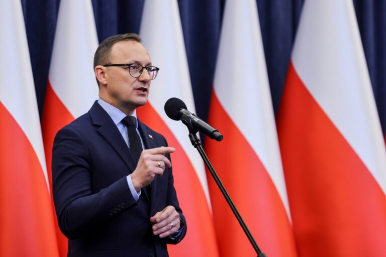 Zbigniew Bogucki na posiedzeniu rządu. Rzecznik prezydenta: "Ustawa o Radzie Ministrów to umożliwia"